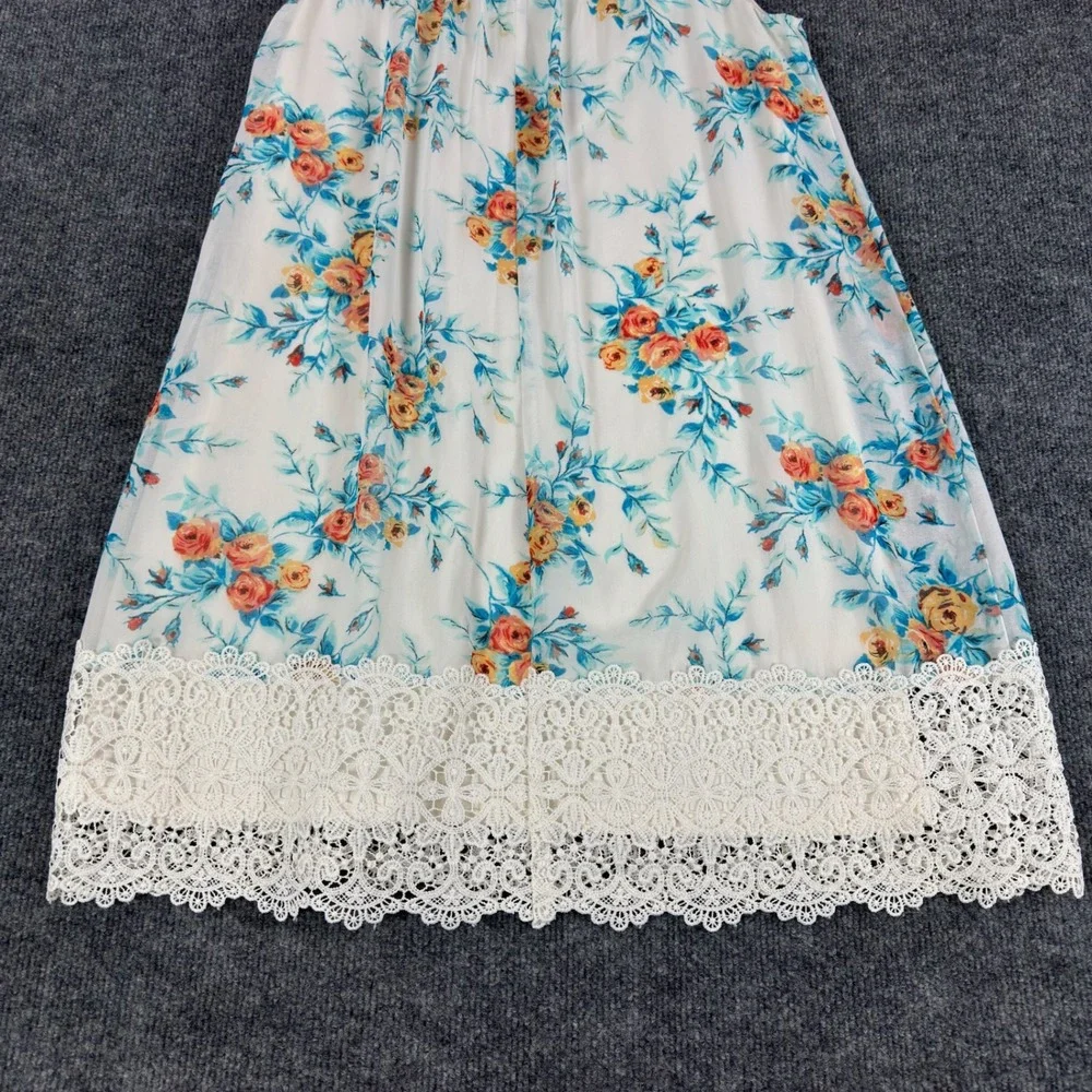 Lily Rose charming sleeveless